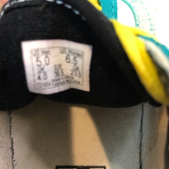 Vans - Picture 7 of 9